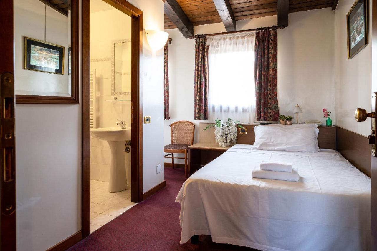 Single Room,1270144255:JPEG